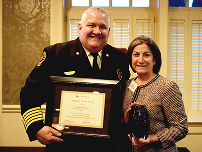 Chief Koering receives Park Nicollet award