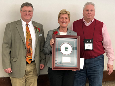 Cindy Walsh with MRPA award